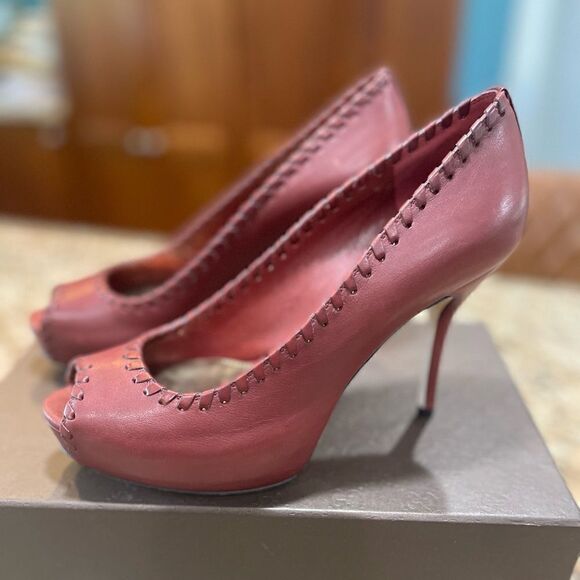 Gucci Leather Saddle Soft Red Desert Whipstitch Trim Pumps Size: 7.5. Like new. - Picture 6 of 9